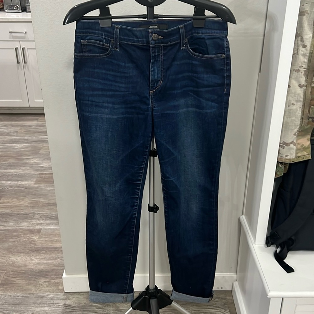 Joe jeans. Straight leg, dark denim. size 30.